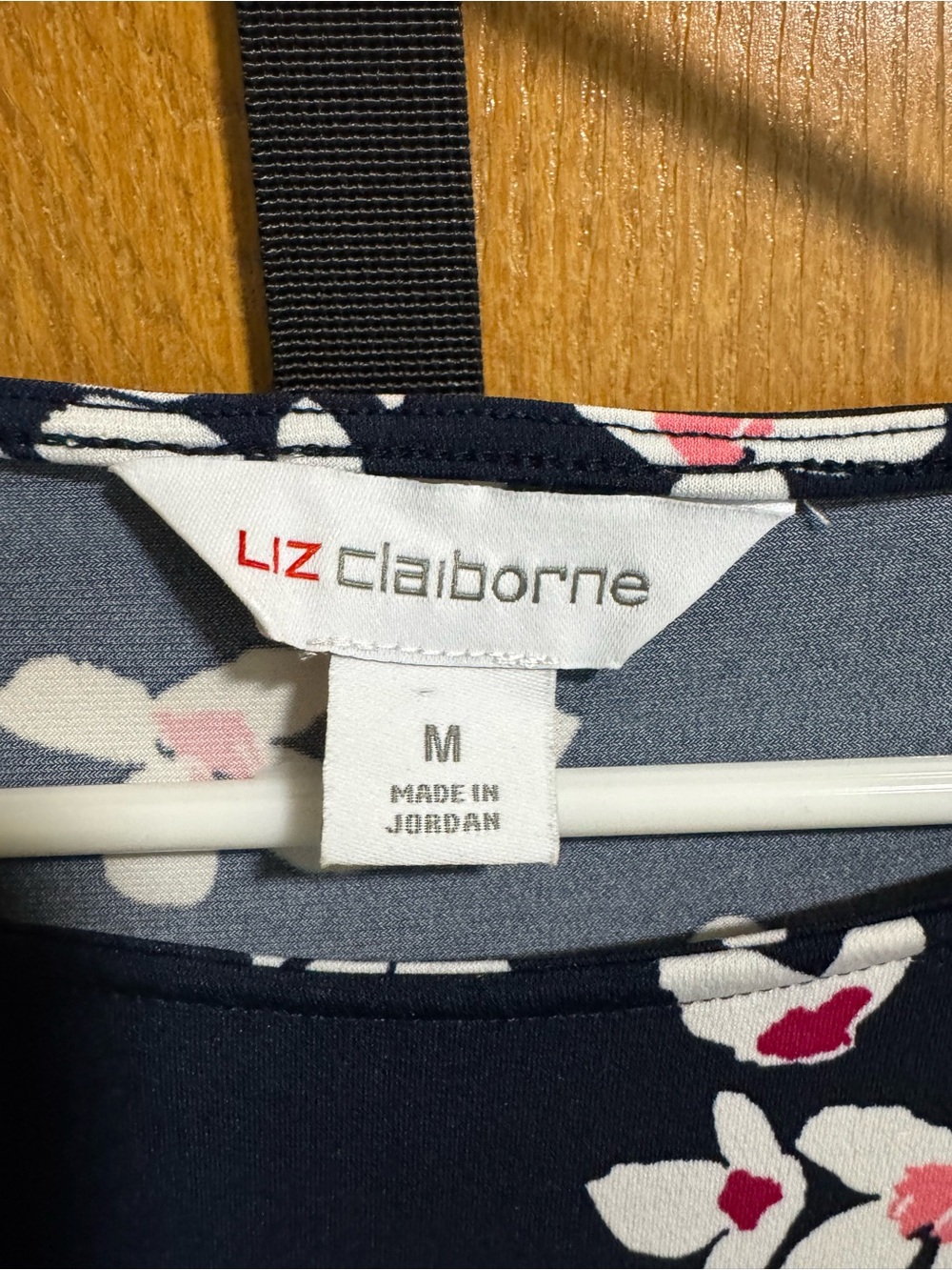 Liz Claiborne Navy Floral Short Sleeve Flutter Top - Medium - Picture 2 of 6